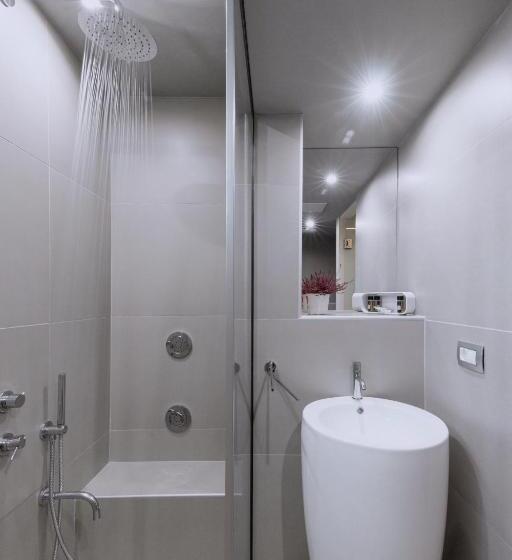 Полулюкс, Flisvos Royal Hotel & Suites