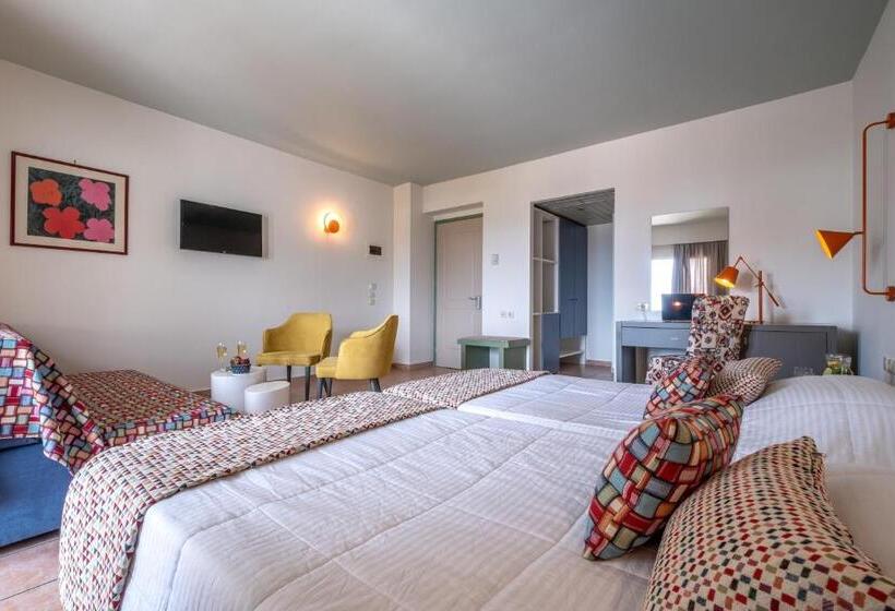 Полулюкс, Flisvos Royal Hotel & Suites