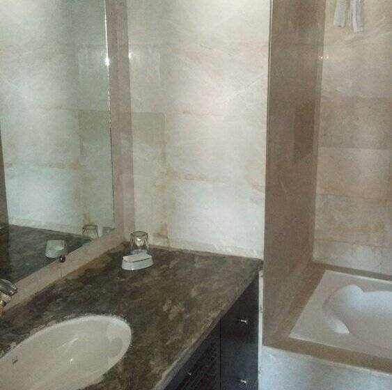 Quarto Deluxe, Inder Residency Resort & Spa Udaipur