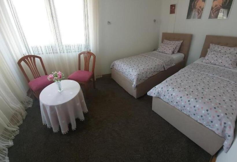 اتاق خانوادگی, Bed & Breakfast Sjaj