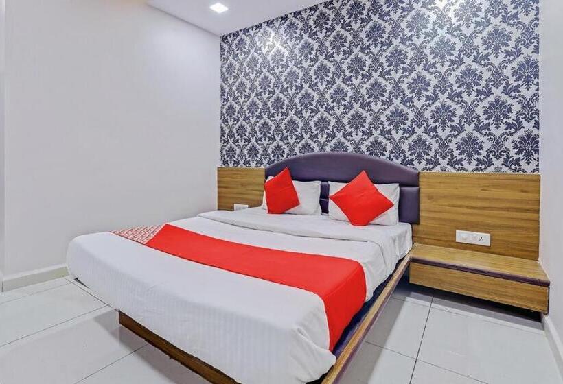 Номер Deluxe, Shiv Inn Vadodara
