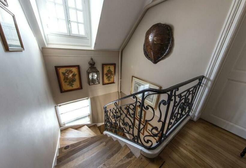 غرفة قياسية, Room In Guest Room   This 10th Century Home Sits In An Extraordinary Setting In The Center Of Orlean