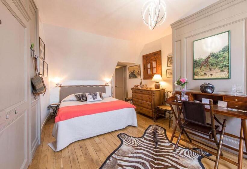 غرفة قياسية, Room In Guest Room   This 10th Century Home Sits In An Extraordinary Setting In The Center Of Orlean