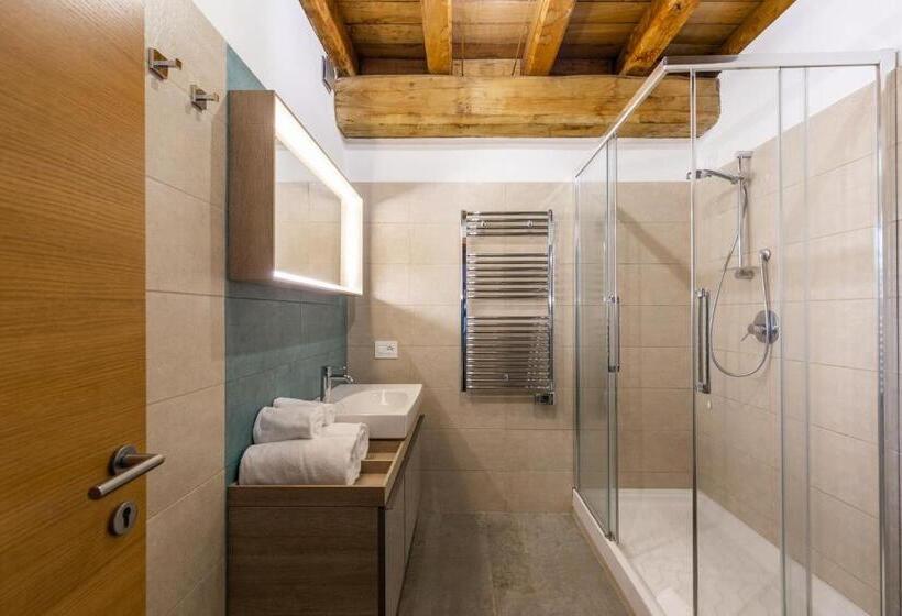 디럭스 룸 킹사이즈 침대, Antico Borgo Molino 7cento Vicino Ai Giardini Di Ninfa