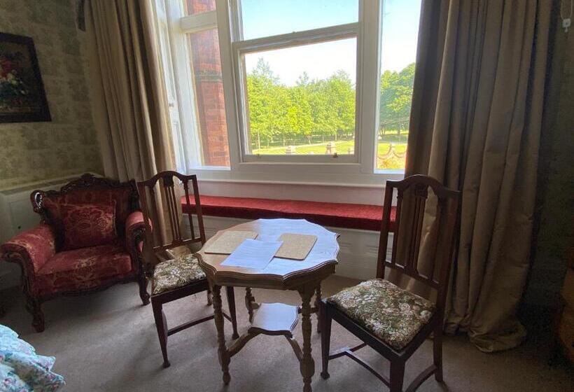 Полулюкс Вид на Сад, Rossington Hall