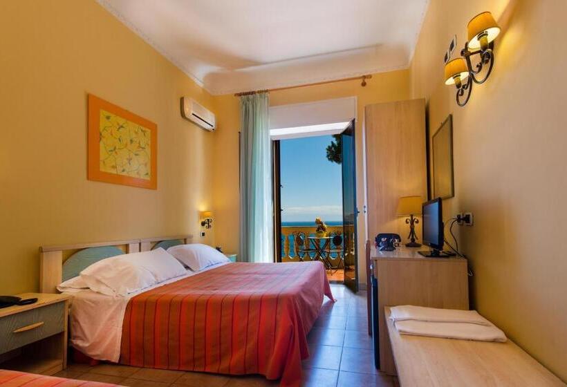 Номер Стандарт с Балконом, Jonic Hotel Mazzarò