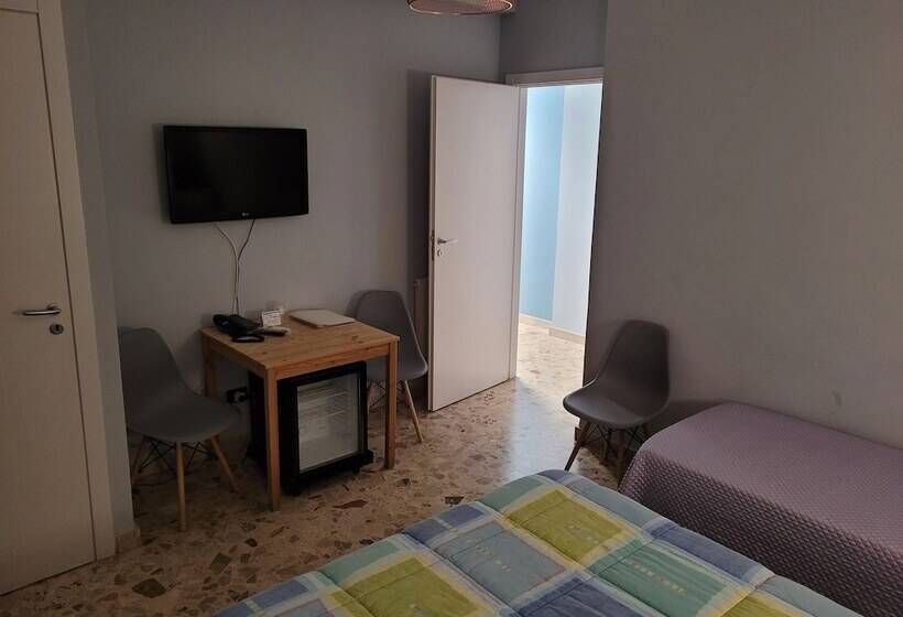 Номер Стандарт Трехместный, Mare Nostrum Petit Hôtel
