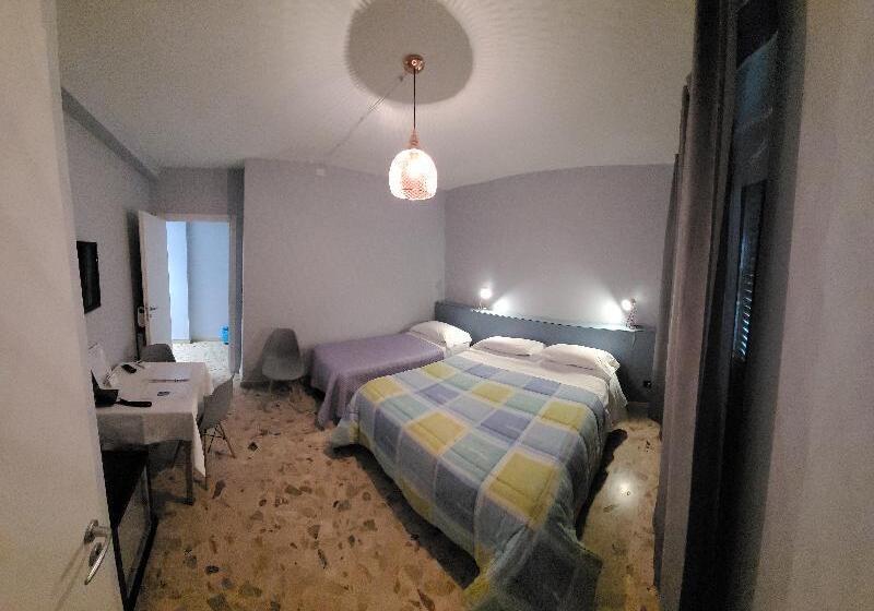 Номер Стандарт Трехместный, Mare Nostrum Petit Hôtel