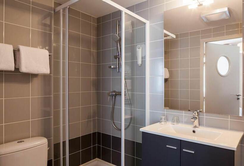 Четырехместный Номер Стандарт, The Originals City, Hôtel Les Thermes De L Avenue, Dax