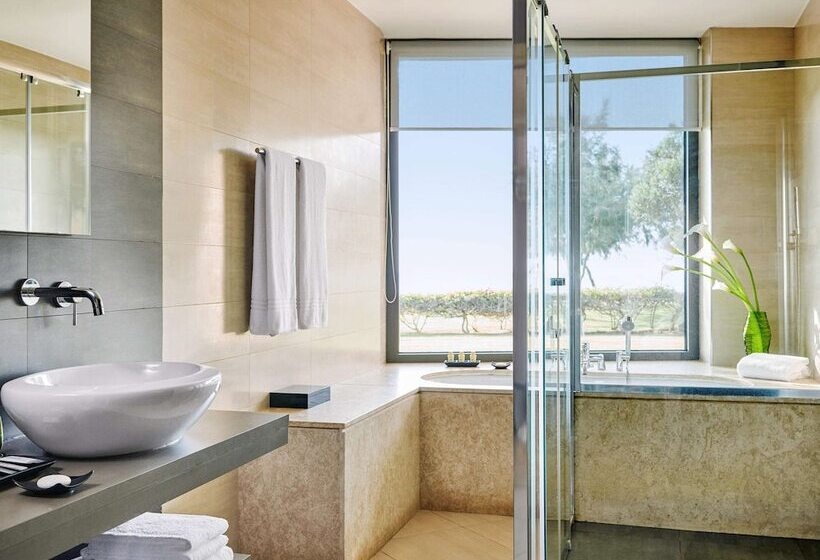 Номер Superior Вид на Море, Capovaticano Resort Thalasso Spa