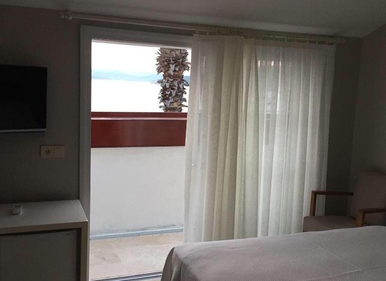 豪华海景房带阳台, Teos Lodge