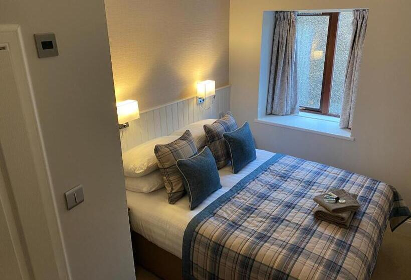 Номер Deluxe, Adrian S Guest House