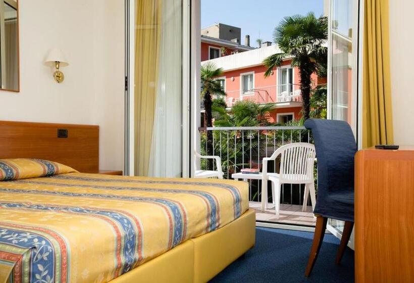 Номер Стандарт Вид на Сад, Brione Green Resort