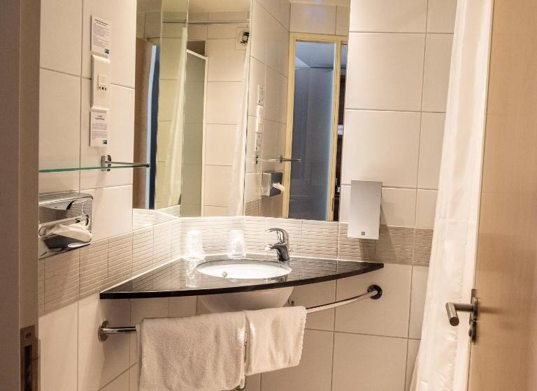 Номер Стандарт, Holiday Inn Express Marseille Saint Charles, An Ihg