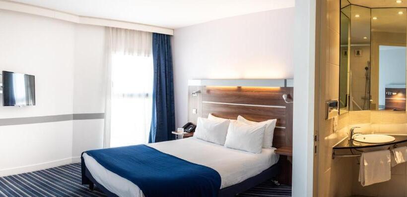 Номер Superior с Видом, Holiday Inn Express Marseille Saint Charles, An Ihg