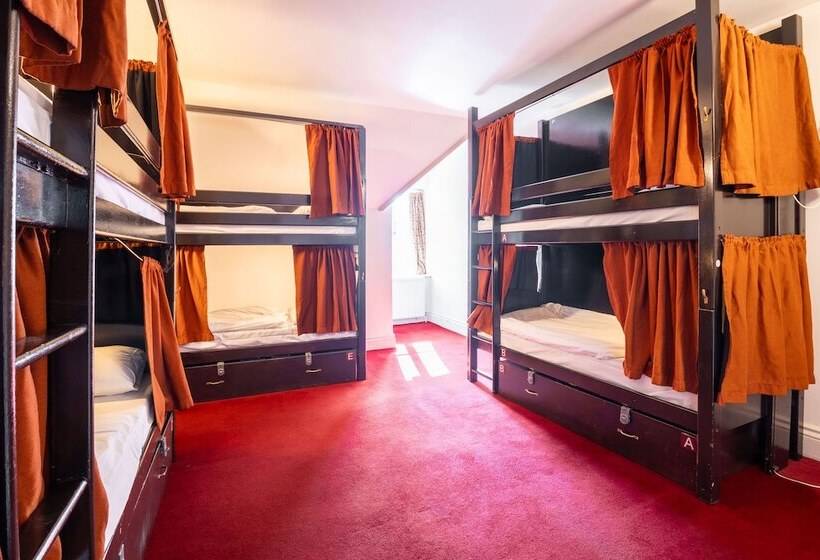 Кровать в Общей Комнате, Palmers Lodge Swiss Cottage