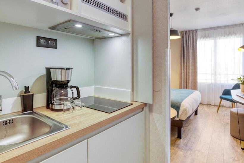 Семейное Студио, Appart City Confort Paris Clichy  Mairie