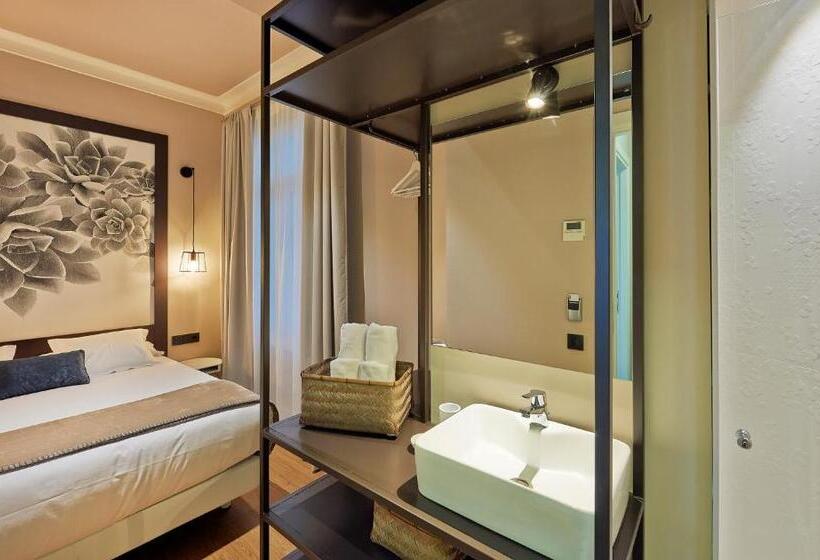 Номер Стандарт, Hostal Central Barcelona