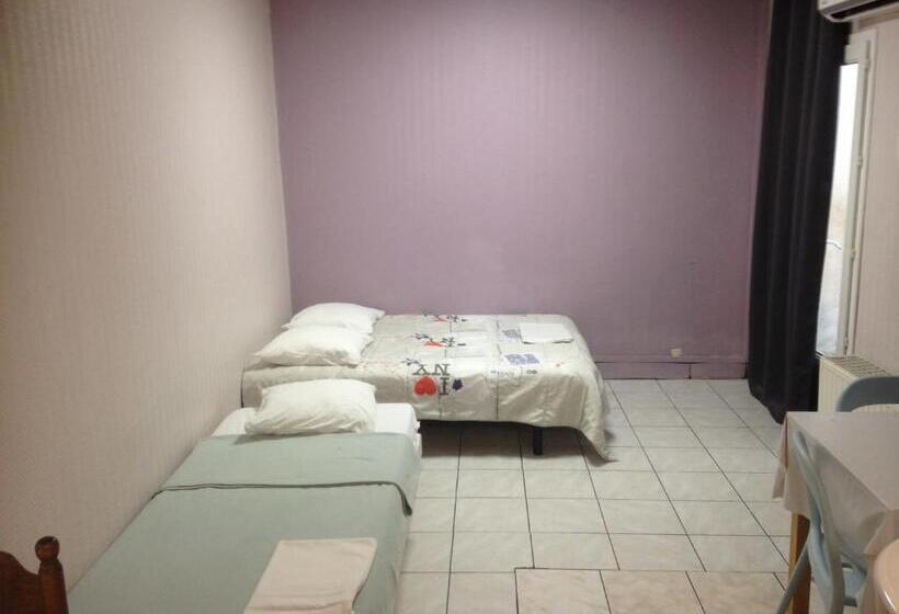 اتاق پنج‌تخته استاندارد, Hôtel Richard