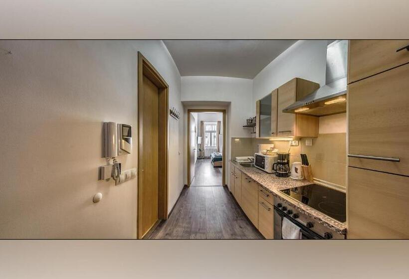 Escritório Estándar, Mango Apartments
