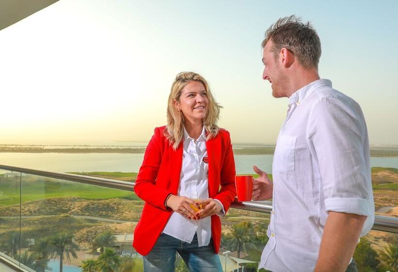 Номер Стандарт Вид на Море с Балконом, Park Inn By Radisson Abu Dhabi Yas Island