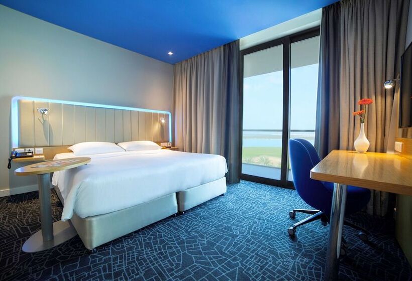 Номер Superior Вид на Море с Балконом, Park Inn By Radisson Abu Dhabi Yas Island