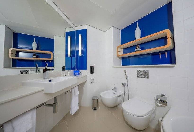 Люкс с Видом, Park Inn By Radisson Abu Dhabi Yas Island