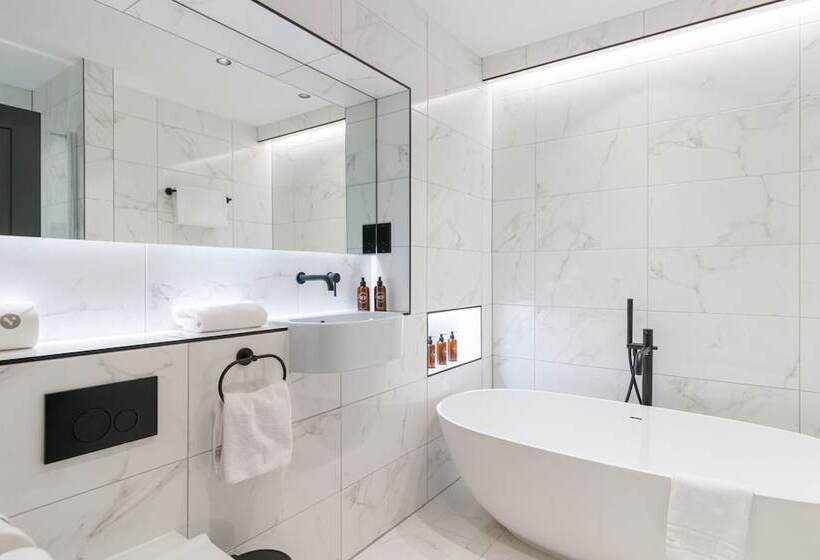 Suite, Velvet