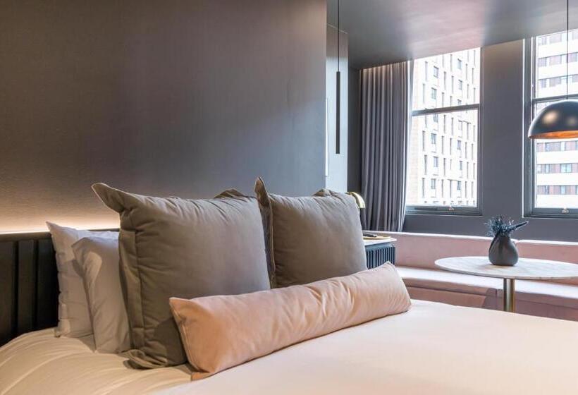 Suite, Velvet