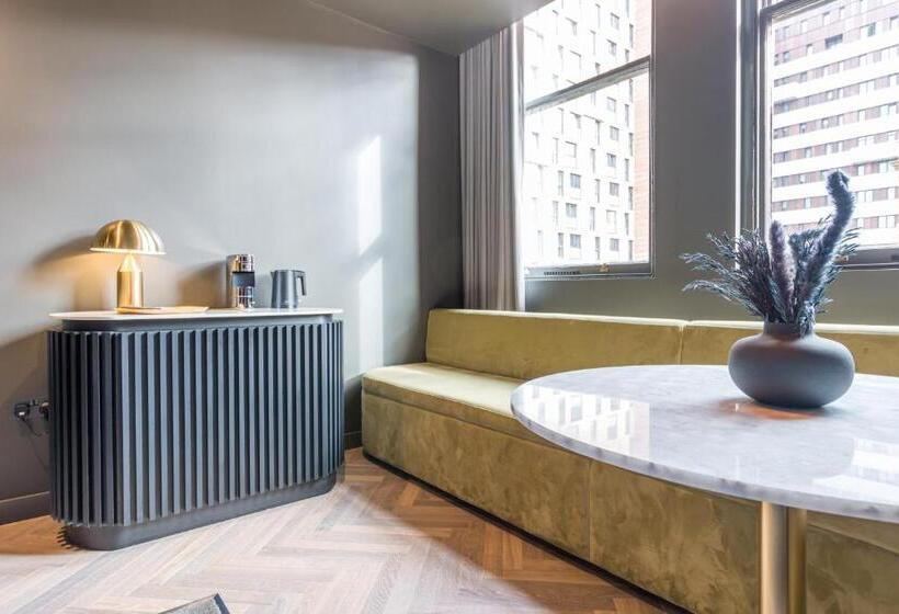 Suite, Velvet