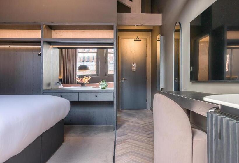 Suite, Velvet