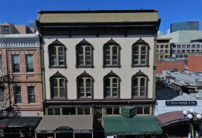 غرفة قياسية, Gaslamp Hostel