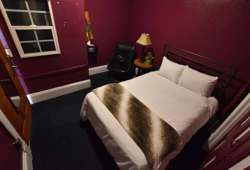 اتاق استاندارد با سرویس بهداشتی مشترک, Gaslamp Hostel