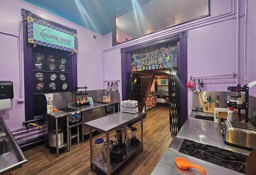 اتاق استاندارد با سرویس بهداشتی مشترک, Gaslamp Hostel