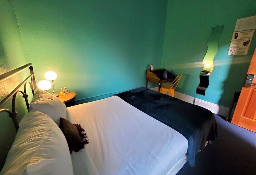 اتاق استاندارد با سرویس بهداشتی مشترک, Gaslamp Hostel
