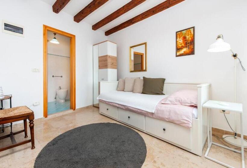 اتاق استاندارد یک نفره با چشم‌انداز دریا, Revera Rooms