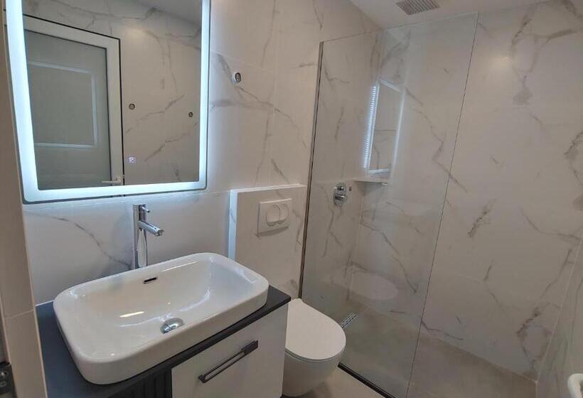Quarto Triplo Deluxe, Villa Leonel Zeka