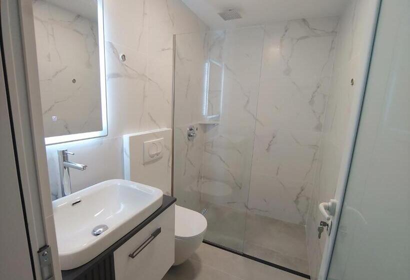 Quarto Triplo Deluxe, Villa Leonel Zeka
