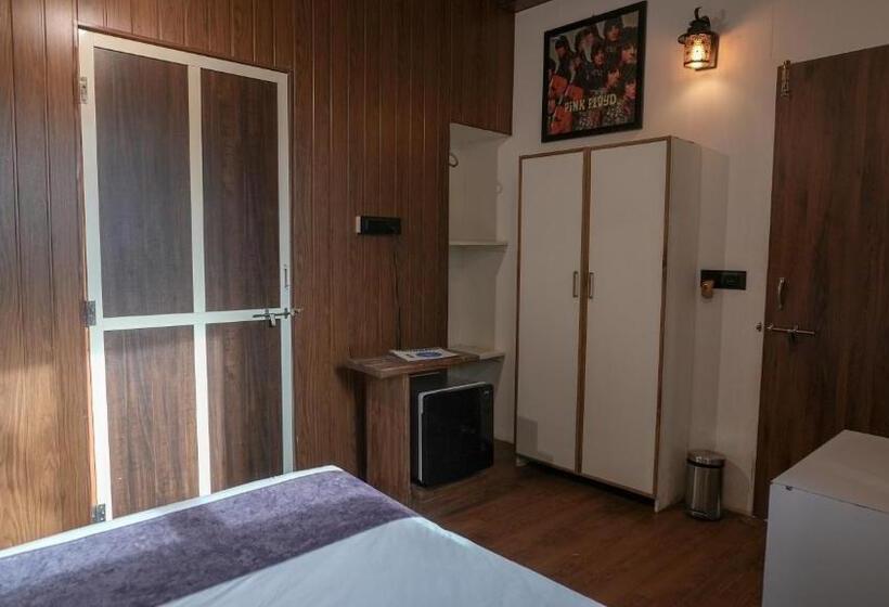 带阳台的豪华间, Anjoned Hostel & Cafe