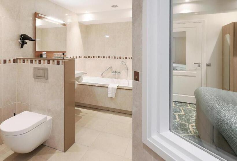 مجموعه ویستا شهر, Boutique Hotel Jeroen