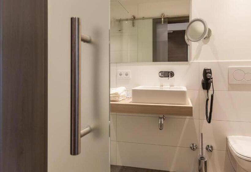 اتاق استاندارد با تراس, Bollenhuthotel Kirnbacher Hof