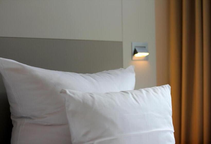 Standardeinzelzimmer, Qube Hotel Bergheim