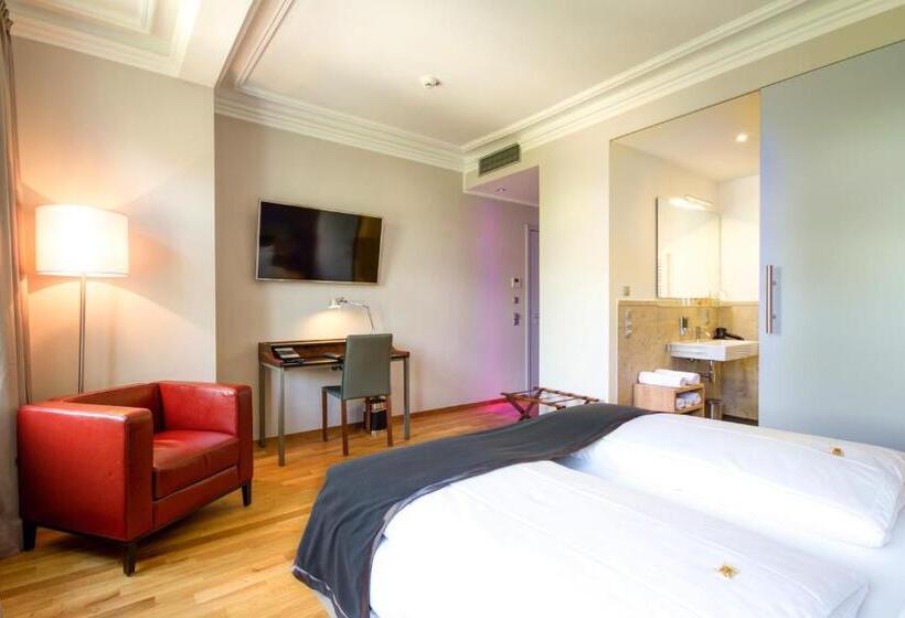 Standardzimmer, Qube Hotel Bergheim