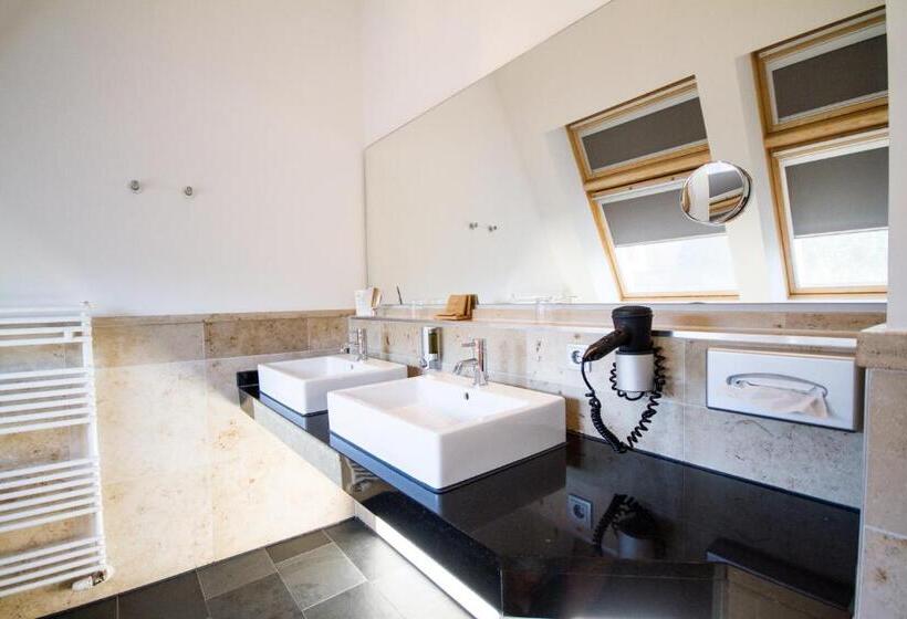 Deluxe Zimmer, Qube Hotel Bergheim