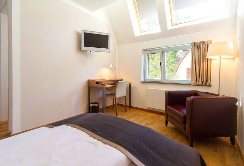 Standardeinzelzimmer, Qube Hotel Bergheim