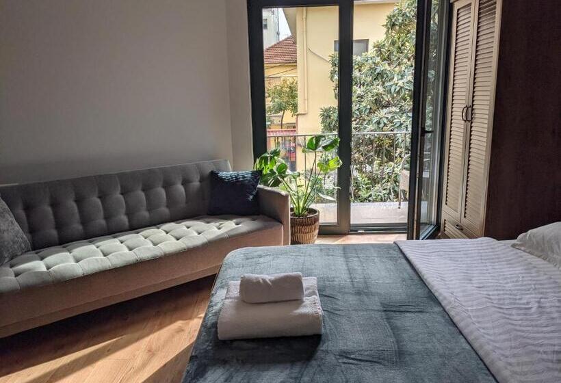 اتاق لوکس با بالکن, Condesa