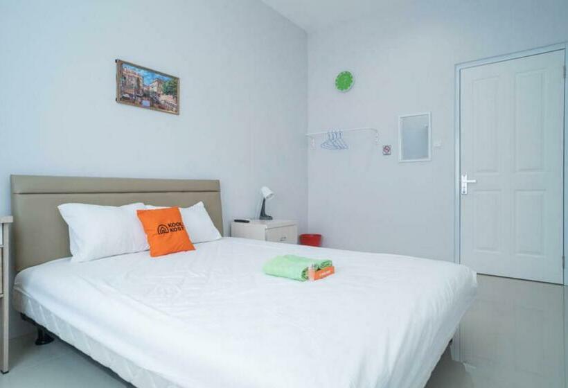 Номер Стандарт Совместная Ванная, Koolkost Near Taman Budaya Sentul