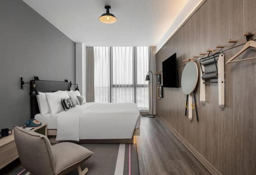 اتاق استاندارد با تخت بزرگ, Moxy Shanghai Hongqiao Necc