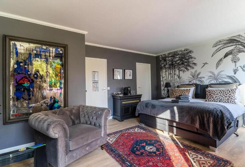 Люкс Deluxe Кровать Кинг, La Chapelle Aux Acacias