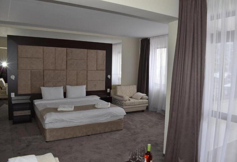 استوديو قياسي مطل على البحيرة, Family Hotel The View & Spa